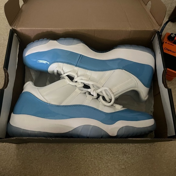 Jordan 11 UNC main image 4